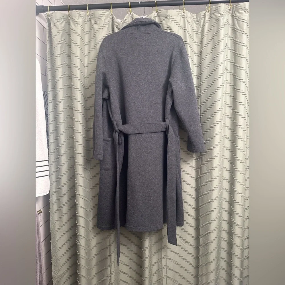 Nordstrom Mens shop robe size M/L
Grey 54% cotton 46% polyester 
Great condition - Picture 5 of 6